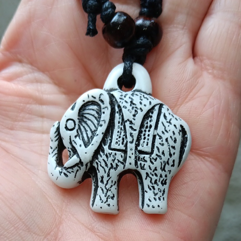 🆕️ARTISAN CARVED RESIN HIGHLY DETAILED ELEPHANT NECKLACE(EL3) - Picture 3 of 15